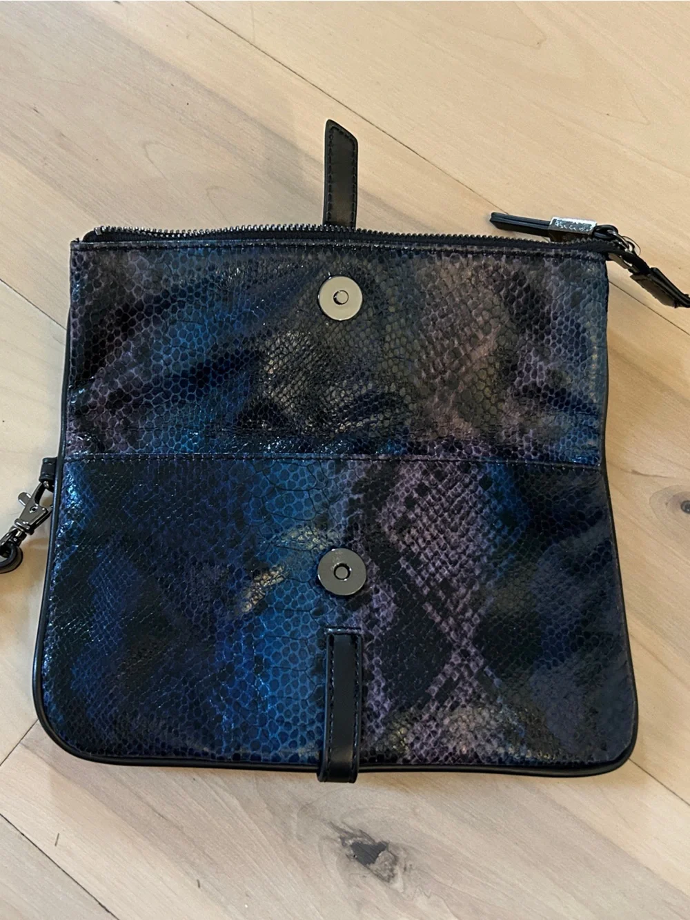 Simply Vera Wang Clutch Wristlet Detachable Strap Multicolor Snakeskin Pattern